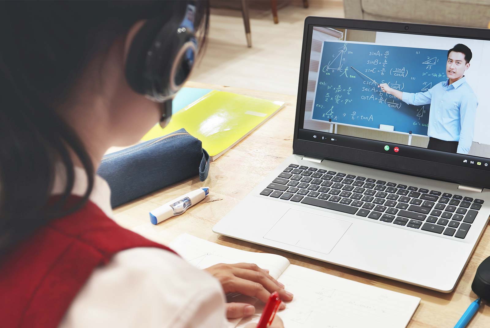 Pengajaran Multibahasa Berbasis Teknologi: Inovasi di Dunia Pendidikan
